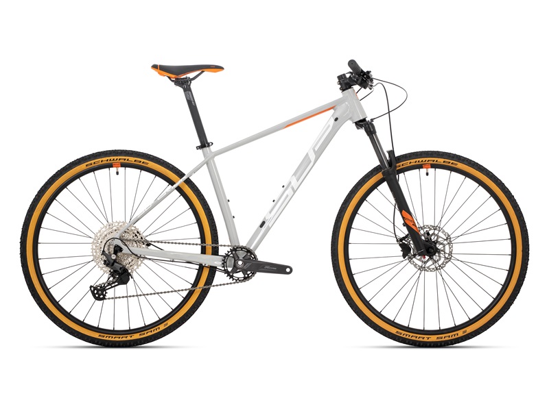 XC 899 Image 1