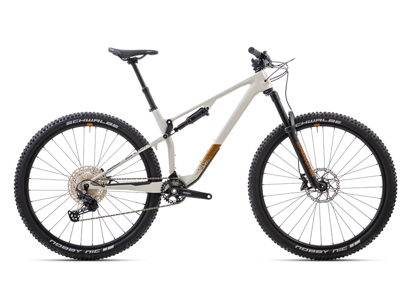 XF 929 TR Image 1